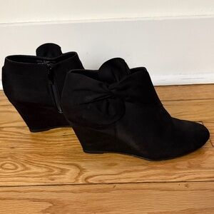 CL by Laundry Black Wedge Booties